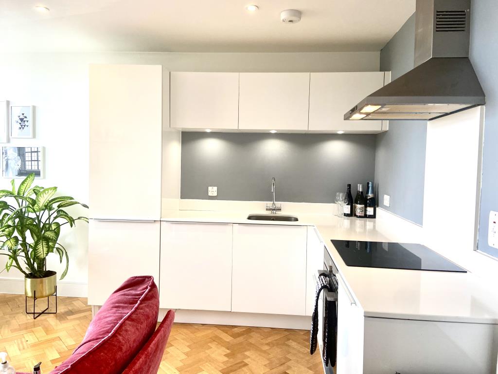Lot: 32 - TWO-BEDROOM CITY CENTRE APARTMENT - Kitchen Area with fitted appliances and parquet wooden flooring